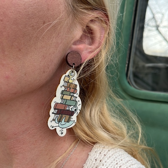 Mo Willems “Pigeon and Duck Reading Books” Teacher Book Character earrin… - Picture 4 of 12